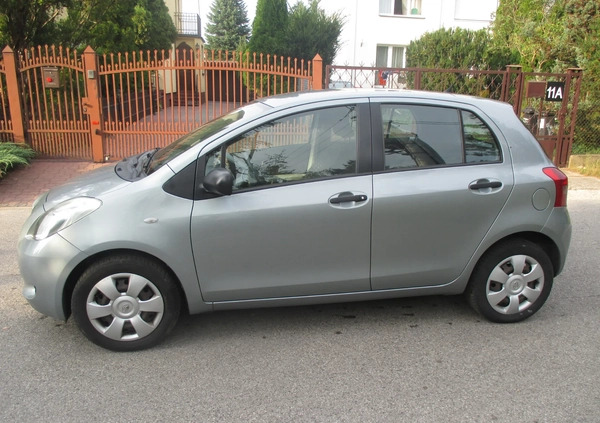 Toyota Yaris cena 17900 przebieg: 187000, rok produkcji 2009 z Warszawa małe 79